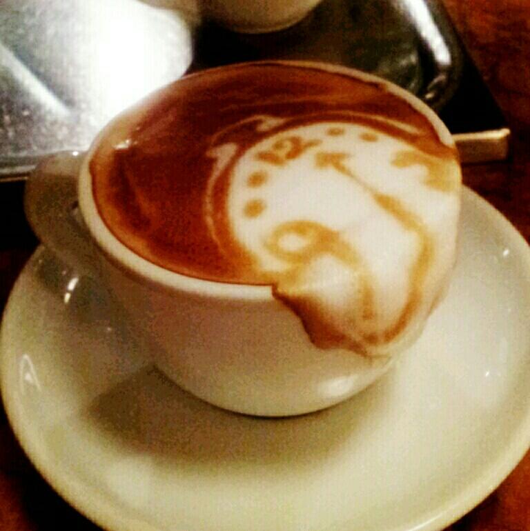 latte-art-dali-clock.jpg